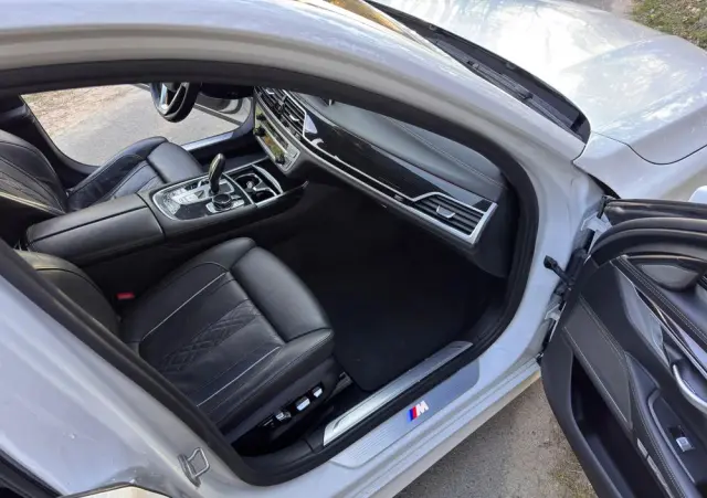 BMW Seria 7 750i xDrive