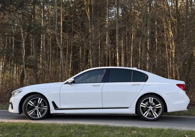 BMW Seria 7 750i xDrive