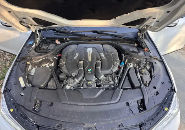 BMW Seria 7 750i xDrive