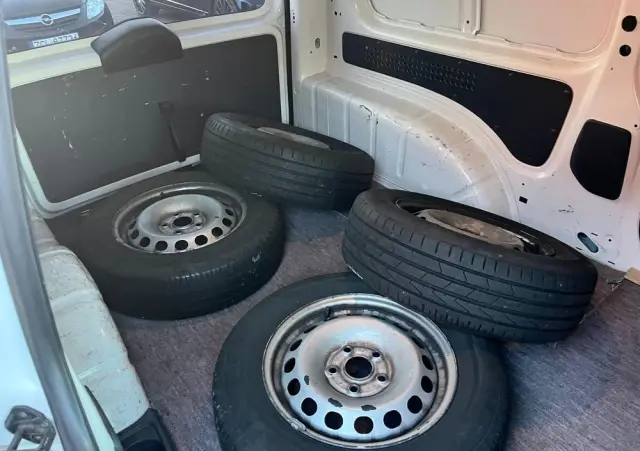 VOLKSWAGEN Caddy Max 