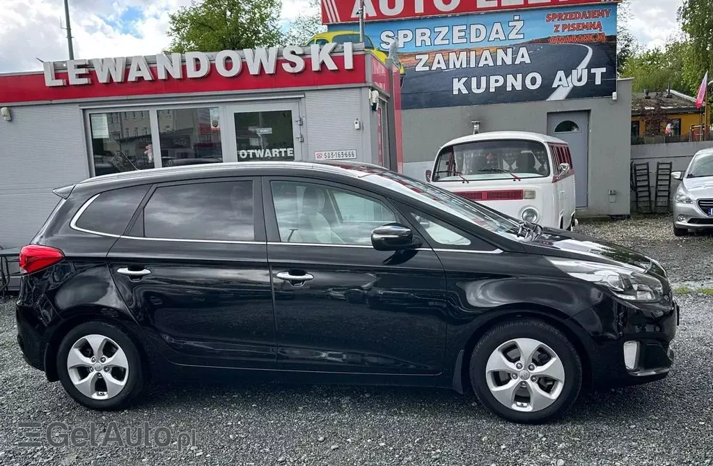 KIA Carens 
