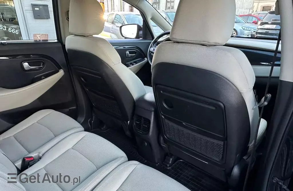KIA Carens 