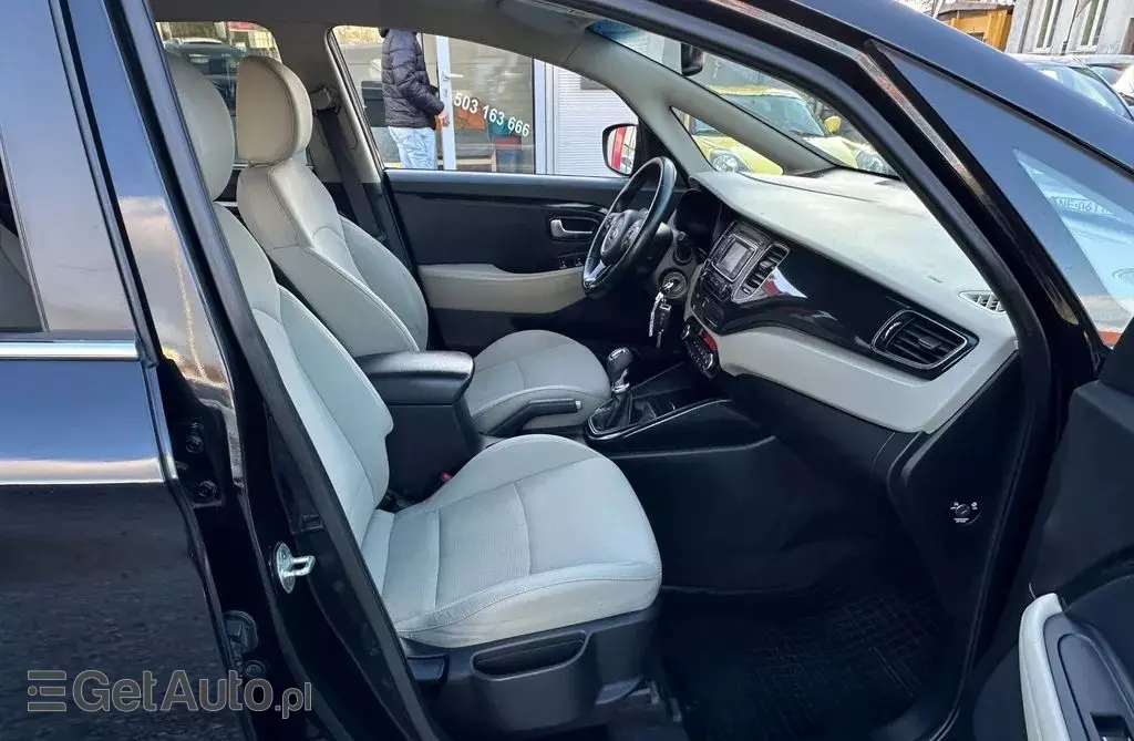 KIA Carens 