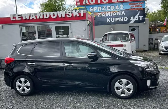 KIA Carens 