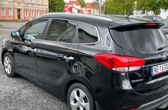 KIA Carens 