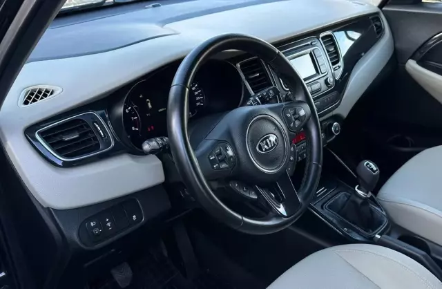 KIA Carens 