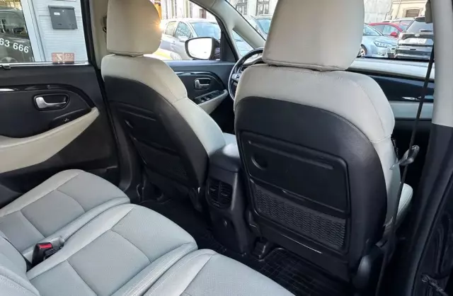KIA Carens 