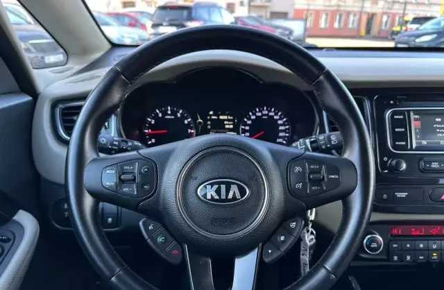 KIA Carens 