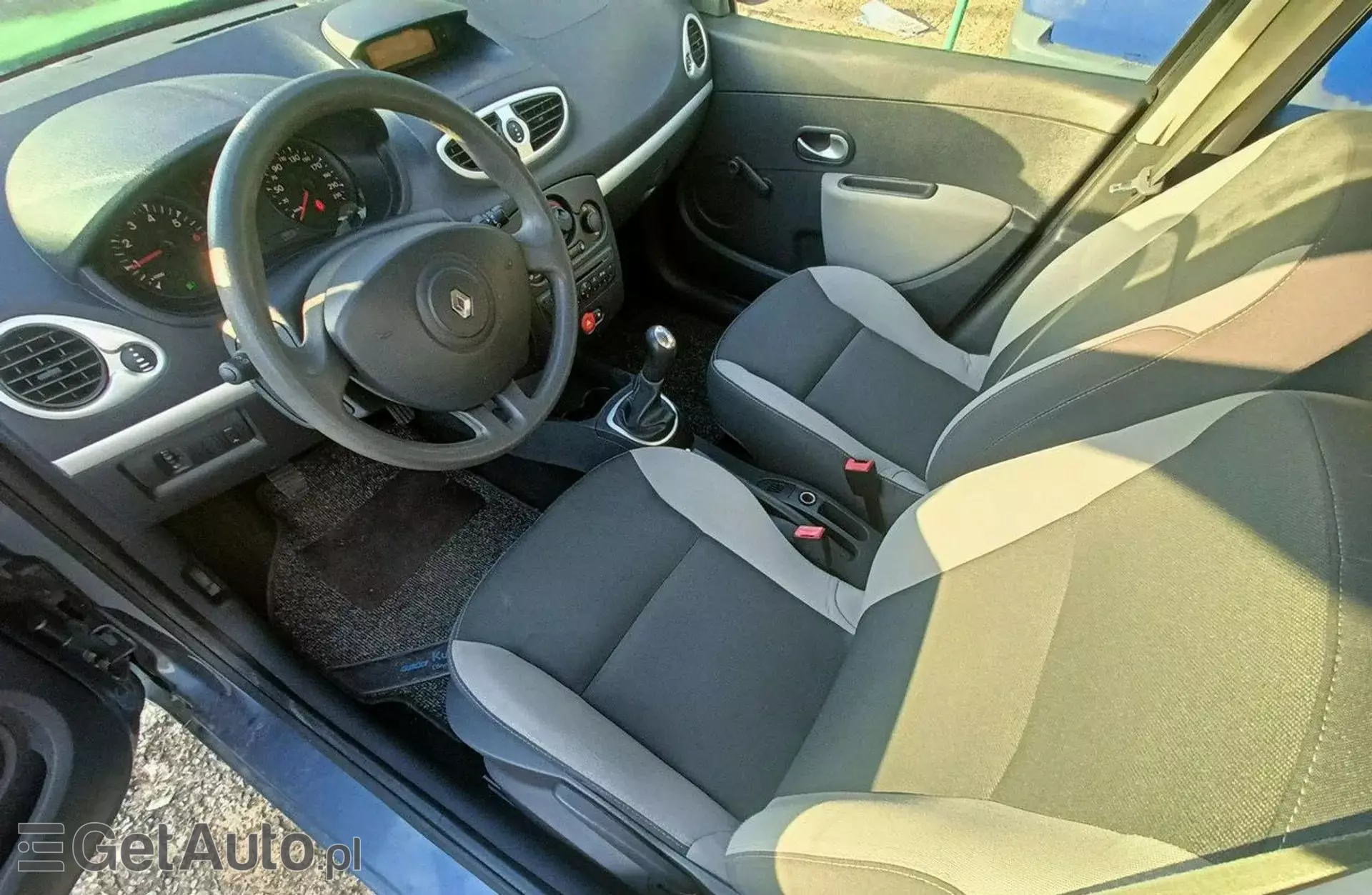 RENAULT Clio 