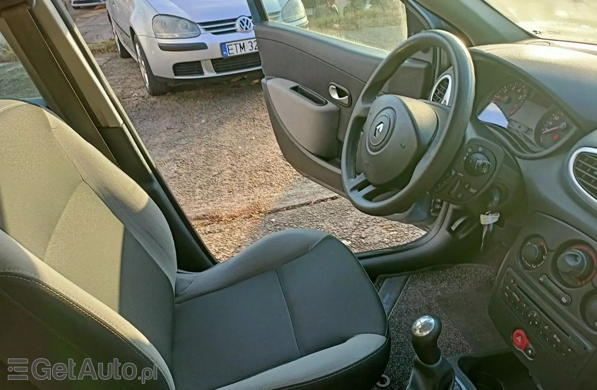 RENAULT Clio 