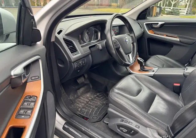 VOLVO XC 60 T5 AWD Geartronic Summum