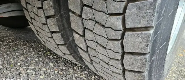 SCANIA G360 / KONTENER 8,5 M / ROLETA / OPONY 80% / AUTOMAT 