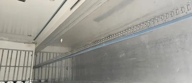 SCANIA G360 / KONTENER 8,5 M / ROLETA / OPONY 80% / AUTOMAT 