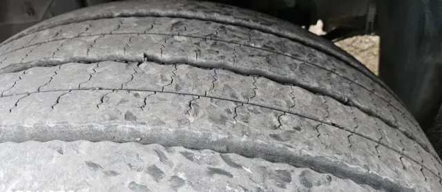 SCANIA G360 / KONTENER 8,5 M / ROLETA / OPONY 80% / AUTOMAT 