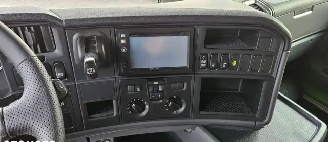 SCANIA G360 / KONTENER 8,5 M / ROLETA / OPONY 80% / AUTOMAT 