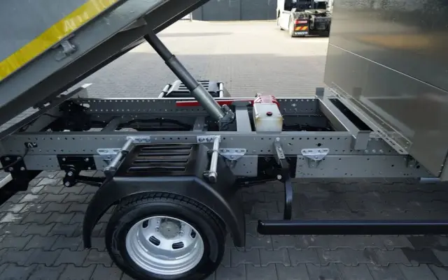 IVECO DAILY 35-130 / WYWROTKA TYLNOZSYPOWA / BLIŹNIAK / MANUAL 