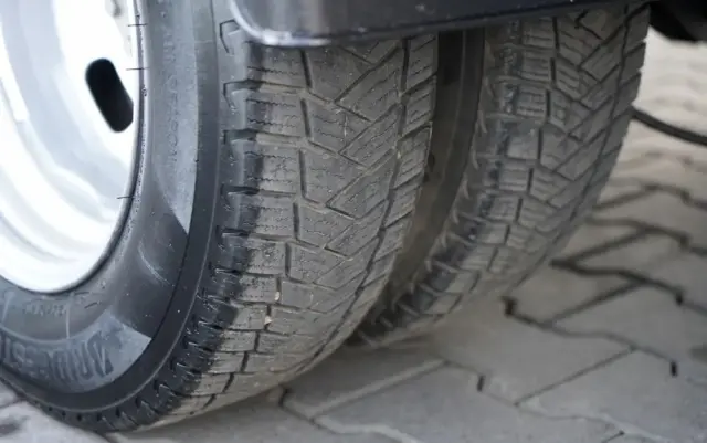 IVECO DAILY 35-130 / WYWROTKA TYLNOZSYPOWA / BLIŹNIAK / MANUAL 