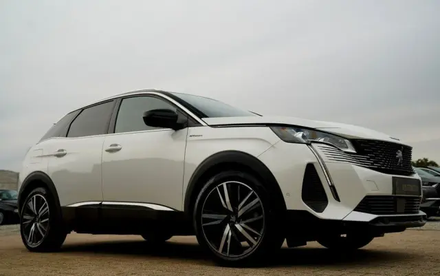 PEUGEOT 3008 