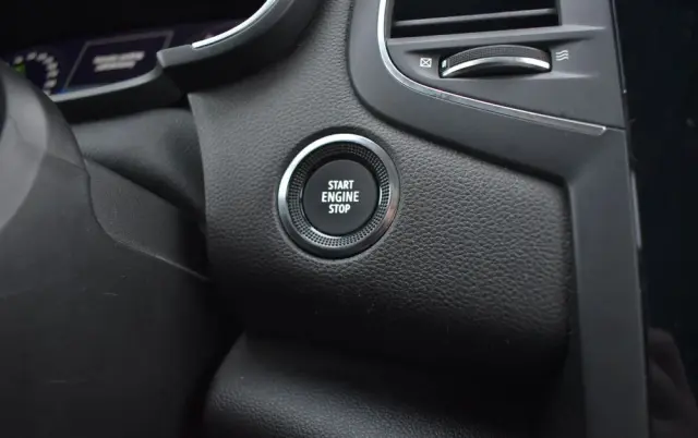 RENAULT Megane 1.3 TCe FAP Intens EDC