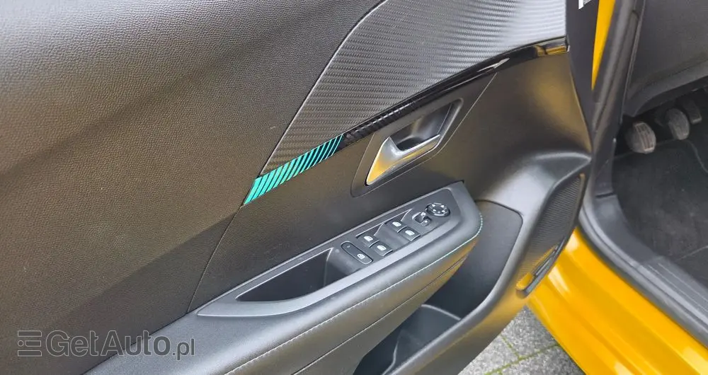 PEUGEOT 208 PureTech 100 Allure