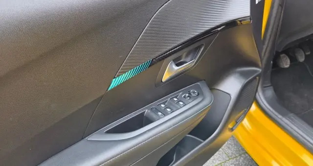 PEUGEOT 208 PureTech 100 Allure