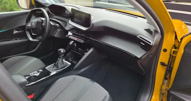 PEUGEOT 208 PureTech 100 Allure