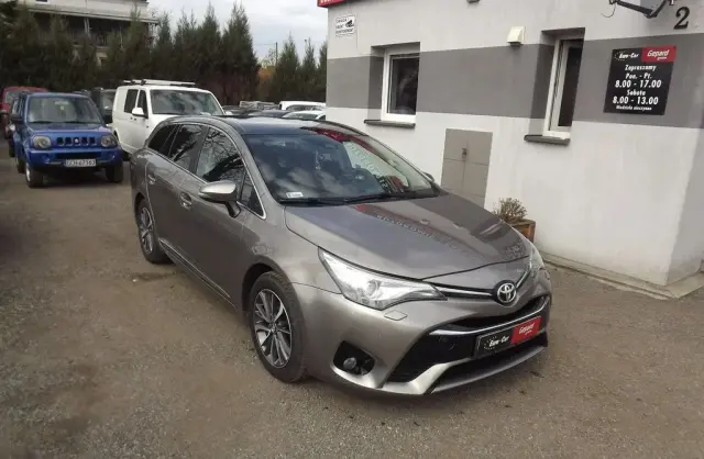 TOYOTA Avensis 