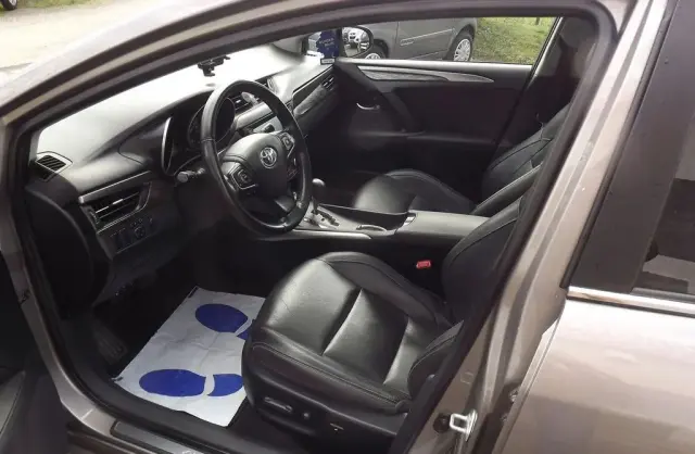 TOYOTA Avensis 