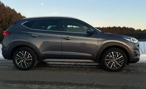 HYUNDAI Tucson 