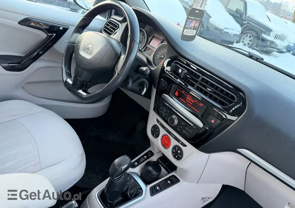PEUGEOT 301 1.2 VTi/Pure Tech Allure
