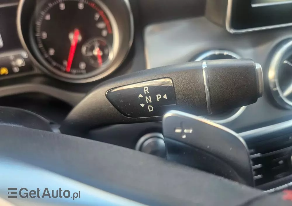 MERCEDES-BENZ CLA Shooting Brake 180 7G-DCT