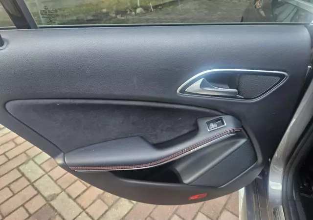 MERCEDES-BENZ CLA Shooting Brake 180 7G-DCT