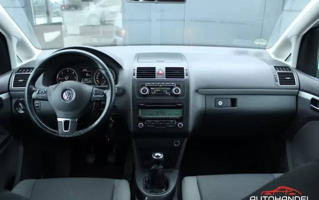 VOLKSWAGEN Touran 