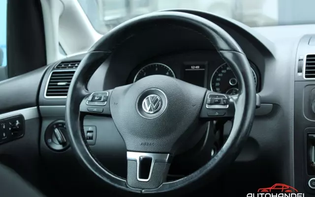 VOLKSWAGEN Touran 