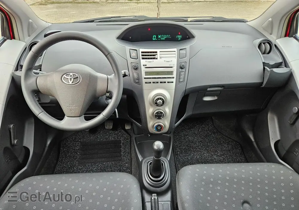 TOYOTA Yaris 1.0 Terra