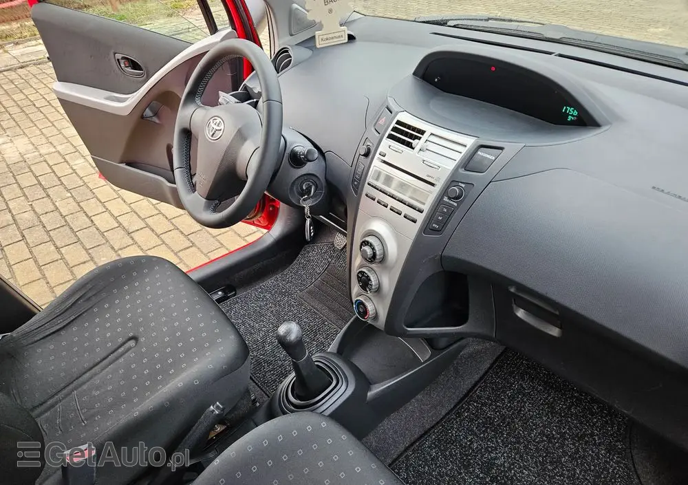 TOYOTA Yaris 1.0 Terra