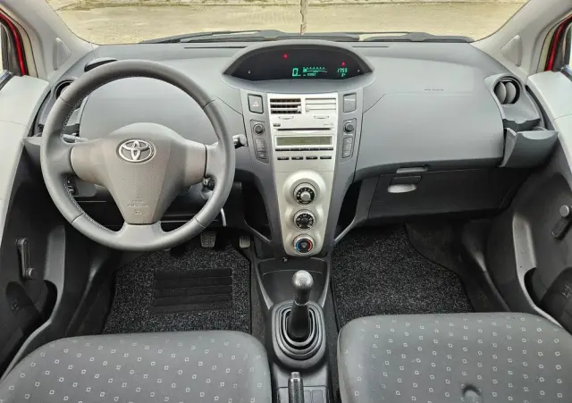 TOYOTA Yaris 1.0 Terra