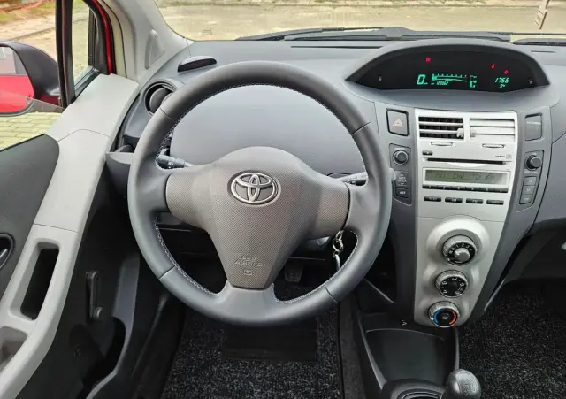 TOYOTA Yaris 1.0 Terra