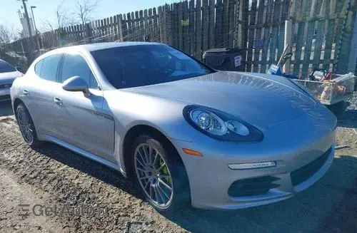 PORSCHE Panamera 