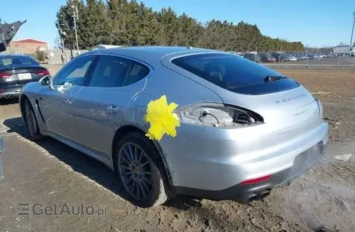PORSCHE Panamera 