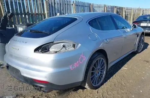PORSCHE Panamera 
