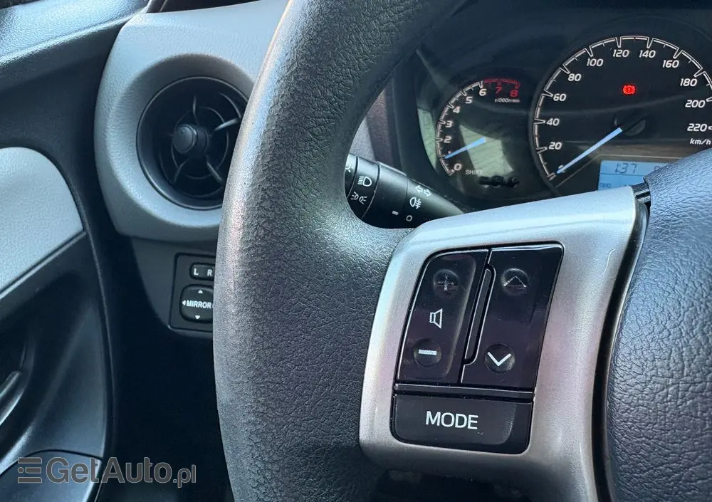 TOYOTA Yaris 1.0 Active