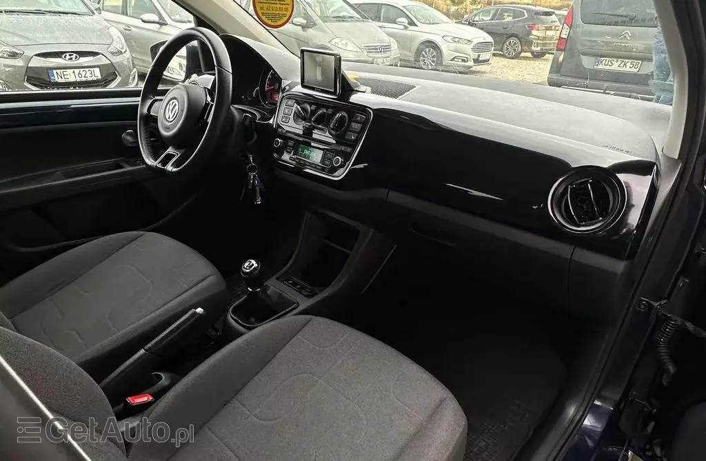 VOLKSWAGEN Up! 