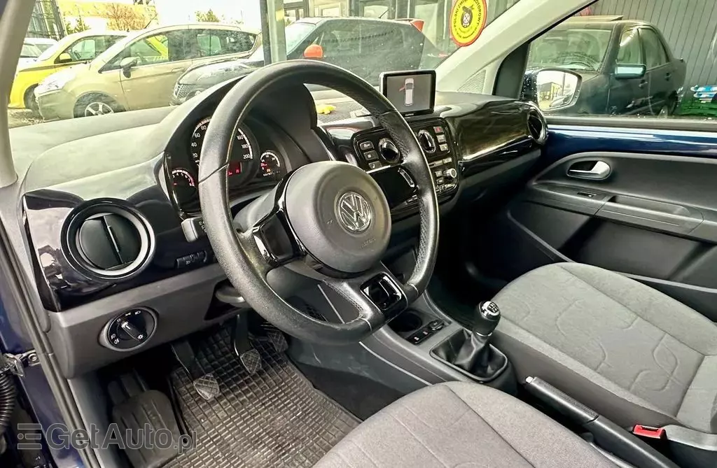 VOLKSWAGEN Up! 