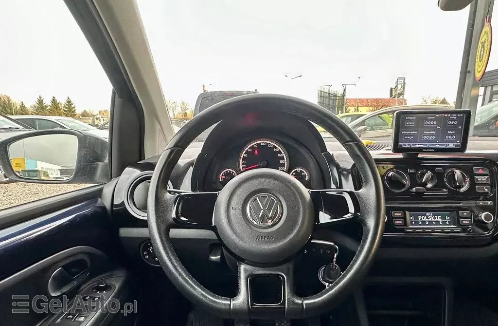 VOLKSWAGEN Up! 