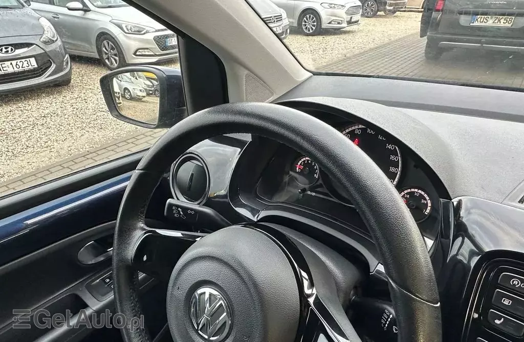 VOLKSWAGEN Up! 