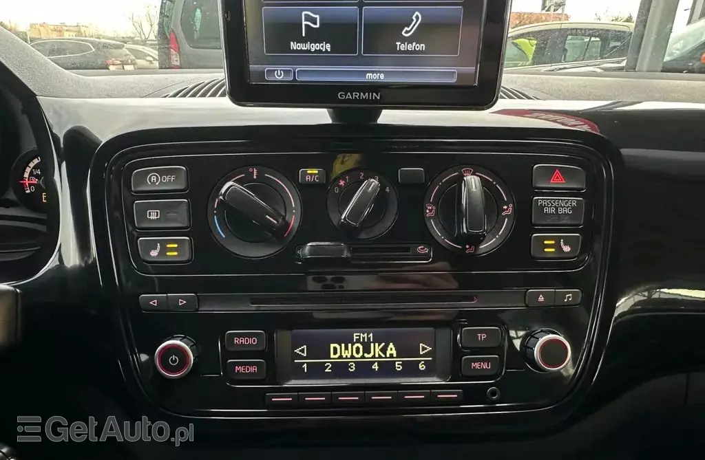 VOLKSWAGEN Up! 