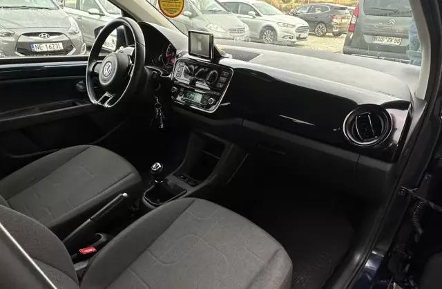 VOLKSWAGEN Up! 