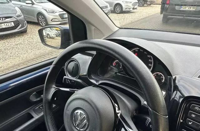 VOLKSWAGEN Up! 