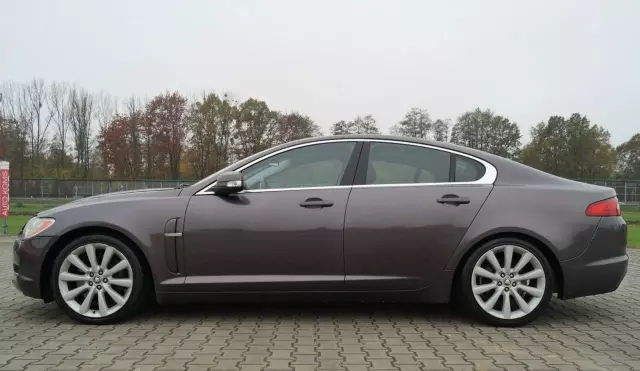 JAGUAR XF 